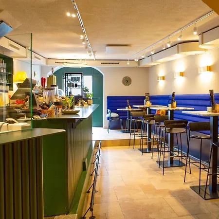 Blackhome Boutique I Contactless Check-in アパートホテル