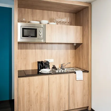 Blackhome Boutique I Contactless Check-in アパートホテル